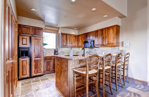 Steamboat Springs Condo | Spacious ski-In/out condo w/free WiFi, shared pool/hot tub/gym