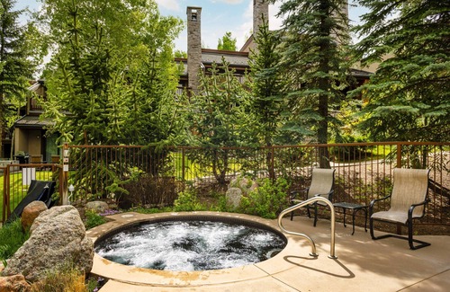 Snowmass Village Condo | Spacious Snowmass Multi-Level With Incredible Views. Balconies, Hot Tub, Pool, Gas FP, Near Shuttle
