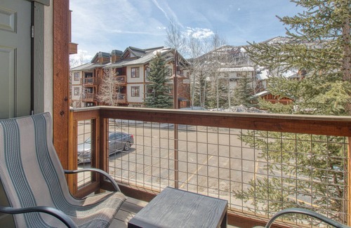 Steamboat Springs Condo | Spacious two-story condo w/ a shared hot tub, furnished balcony, & gas fireplace