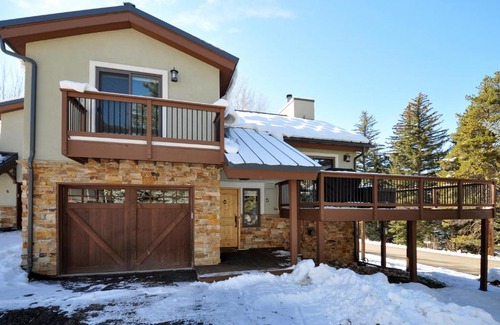 Matterhorn Village House | Spectacular Remodeled 5 Bedroom Matterhorn home w/ Hot Tub and Ski Lockers!