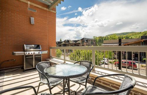 Downtown Steamboat Springs House | Sprawling Condo - Central Downtown - Resort 10-min