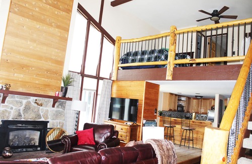 Steamboat Springs Condo | Steamboat Springs Ski Condo Cozy Fireplace Hot Tub 30 NIGHT MIN