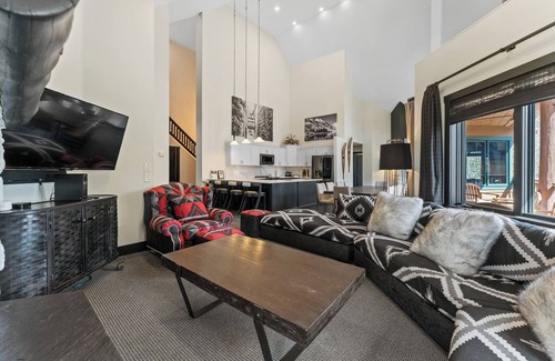 River Run Condo | Steps to Gondola and Short Walk to Shops/Dining, 2 Balconies w/Slope Views!