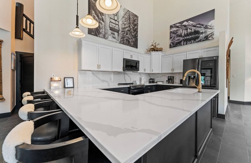 River Run Condo | Steps to Gondola and Short Walk to Shops/Dining, 2 Balconies w/Slope Views!