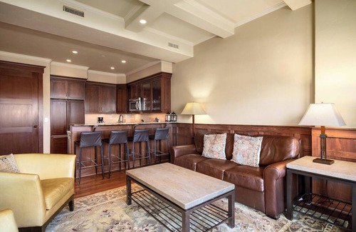 Downtown Steamboat Springs Condo | Steps to Restaurants/Shops! Beautifully Remodeled! Outdoor Firepit!