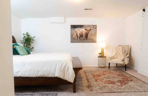 Stetson Hills Apartment | Stetson Hills Chic Getaway - 1000 sq ft apartment style fully private