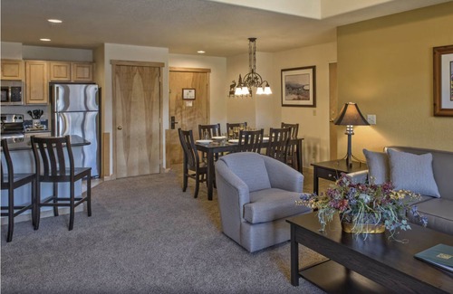 Four O'Clock Apartment | Studio Condo at Grand Timber Lodge. Walking distance to town and slopes
