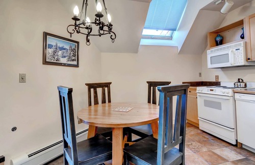 River Run Condo | Studio condo w/full kitchen Walk to the slopes Kids Ski Free by RedAwning