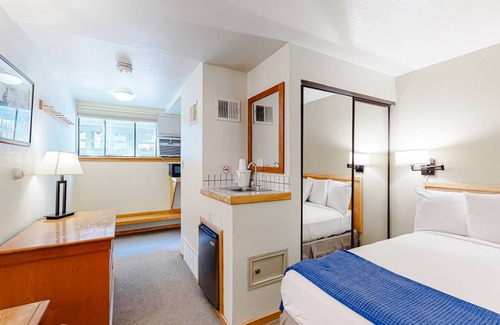 West End Apartment | Studio flat ∙ 4 guests