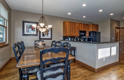 The Highlands House | Stunning Ski Home with Mtn Views, Complimentary Shuttle to Breck, Highly Rated!
