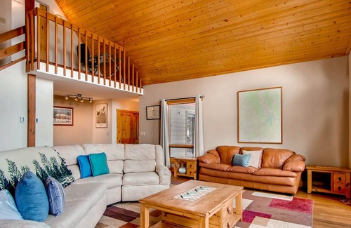 Wildernest House | Stunning! Super inviting home w/private hot tub, and master shower "spa".