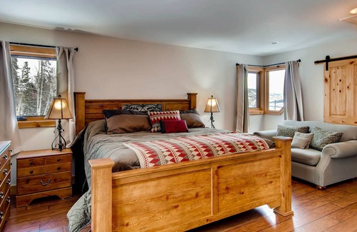 Wildernest House | Stunning! Super inviting home w/private hot tub, and master shower "spa".