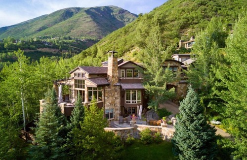 Aspen House | Stunning View Estate (2.6 acres) Walking distance to town