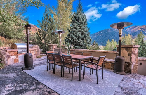Aspen House | Stunning View Estate (2.6 acres) Walking distance to town