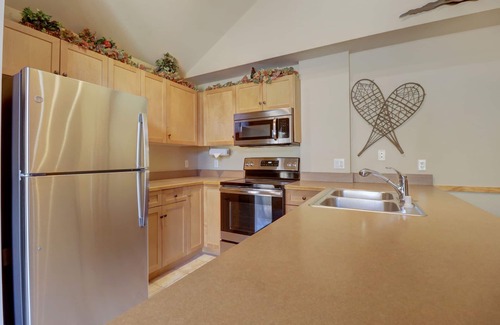 East Village at Copper Condo | Stunning Views, Next to Lift! 2 Outdoor Hot Tubs & Entertainment Area - CS210