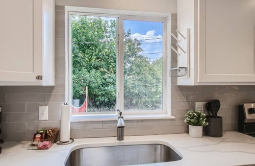 Alta Vista Area House | Stylish Five Bedroom w/outdoor Badminton Court