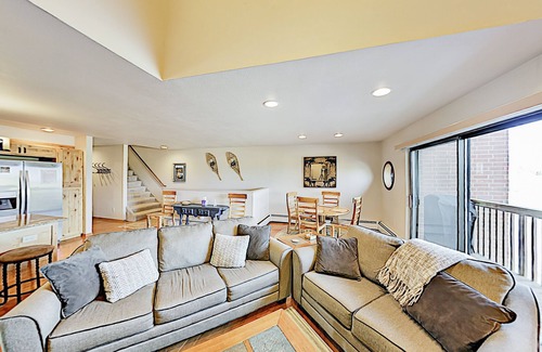 Frisco House | Summit County Lagoon Townhome with Unrestricted Mountain Views and Privacy