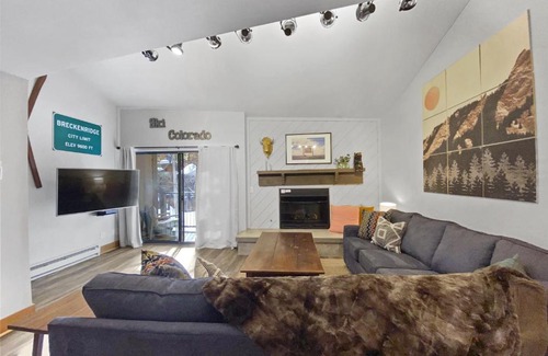 Four O'Clock Apartment | Sundowner II 225 condo