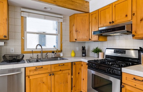 Whittier House | Sunny Family-Friendly House in a Historic neighboorhood