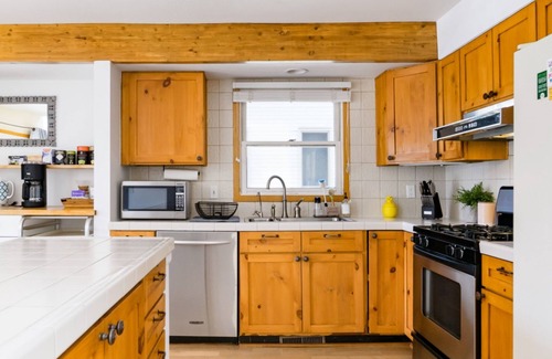 Whittier House | Sunny Family-Friendly House in a Historic neighboorhood