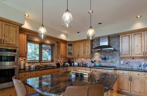 Sunset Ridge House | Sunrise, gorgeous large home with Hot Tub and Pool Table near Devils Thumb Ranch, 4/3 - Sleeps 10