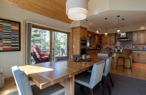 Sunset Ridge House | Sunrise, gorgeous large home with Hot Tub and Pool Table near Devils Thumb Ranch, 4/3 - Sleeps 10