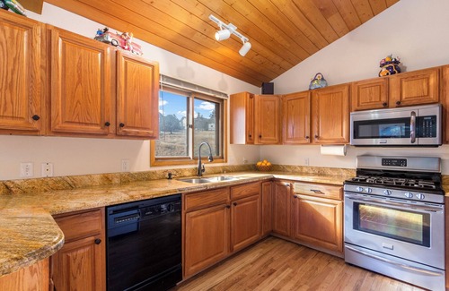 Carriage Hills House | Sunrise Hideaway w/Hot tub! 21-RES0227