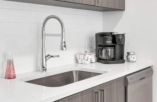 Jewell Heights - Hoffman Heights Apartment | Supreme Apartment near Children's Hospital!