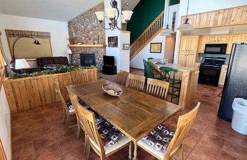 Almont House | Taylor Canyon Home with Mountain Views and Private Fishing
