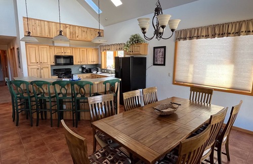 Almont House | Taylor Canyon Home with Mountain Views and Private Fishing