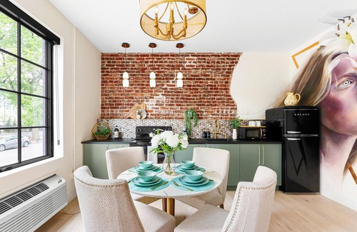 Golden Triangle Apartment | The Acoma House