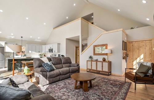 Rainbow Valley Apartment | The Bear`s Den- Family Friendly