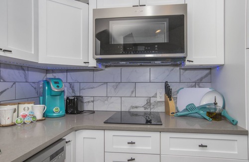 Frederick Apartment | The Bird House of Frederick with Open Space & Lake Views!