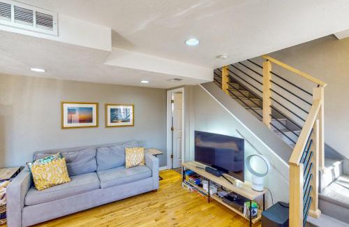 Sloan Lake Apartment | The Carriage House