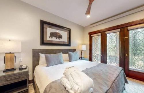 Beaver Creek Apartment | The Charter 2 Bedroom Ski In, Ski Out Vacation Rental With Hot Tub Access And Easy Walk To Village