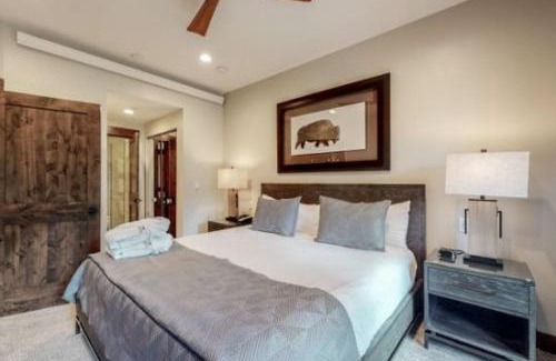 Beaver Creek Apartment | The Charter 2 Bedroom Ski In, Ski Out Vacation Rental With Hot Tub Access And Easy Walk To Village