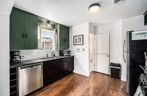 Denver House | The ColoRadical Crashpad! w/Fire pit & Hot tub