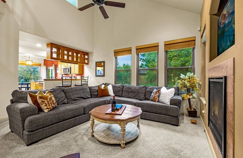 Palmer Lake House | The Glen House, a lovely 4 bedroom home in Palmer Lake, with hot tub, and views!