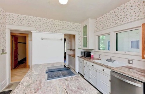 Grand Junction House | The Green Jewel - 30 day+Stays Only - Walking Distance to Downtown