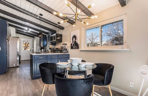 South Westminster House | The Lyric — Hot Tub | Firepit | Pet-friendly