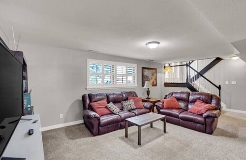 Village Seven House | The Memory Maker! 2 King Beds - Garage - Hiking!