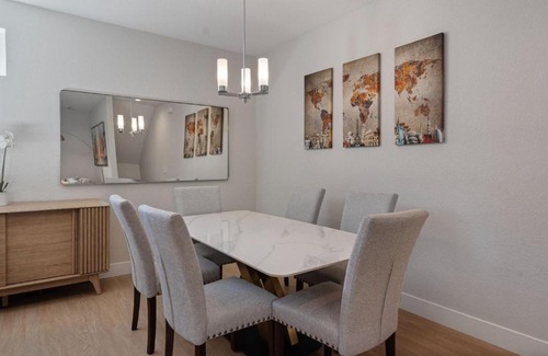 Barths House | The Modern Muse Art Home