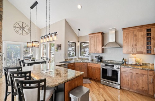 Evergreen House | The Perch Above the Clouds