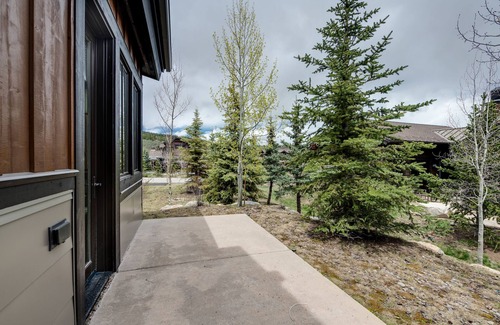 The Highlands House | The Shores Alpenview Townhome: Luxury Finishes, Beautiful Location