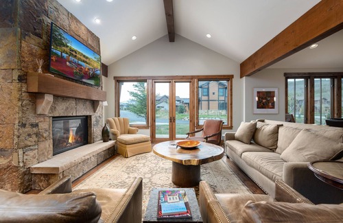 The Highlands House | The Shores Alpenview Townhome: Luxury Finishes, Beautiful Location