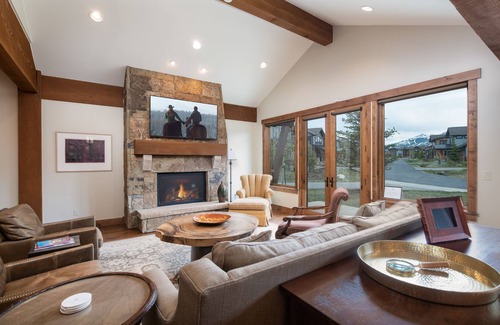 The Highlands House | The Shores Alpenview Townhome: Luxury Finishes, Beautiful Location
