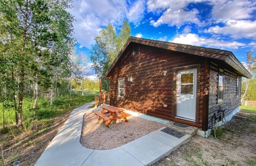 Grand Lake Cabin | This cabin is a 3 bedroom(s), 2 bathrooms, located in Grand Lake, CO.