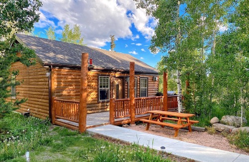 Grand Lake Cabin | This cabin is a 4 bedroom(s), 2 bathrooms, located in Grand Lake, CO.
