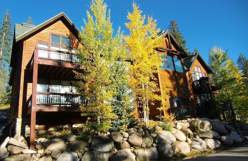 Old Town House | Timberwolf Luxury Lodge at Trademark #3-1/Hot Tub/Scenic Views/Mountain Ambience