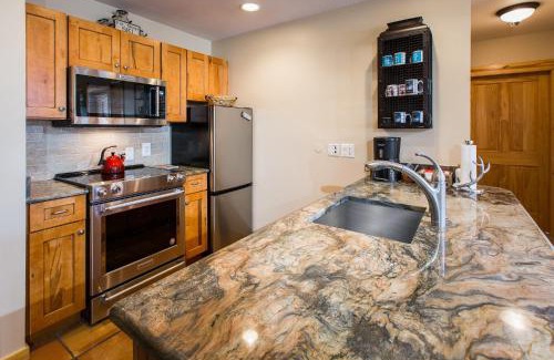 Copper Mountain Village Apartment | TM316 Tucker Mountain Lodge condo